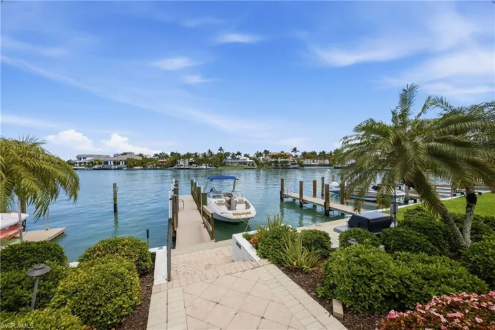 333 Harbour Dr 109, Naples, Florida 34103