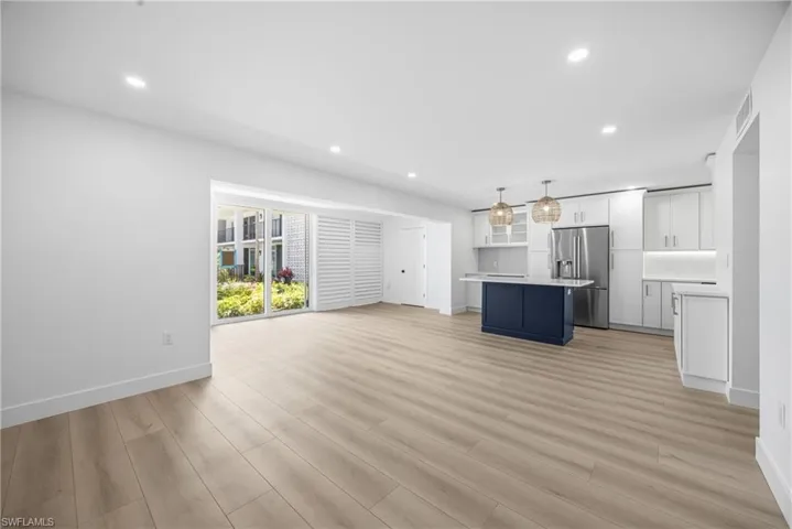 333 Harbour Dr 109, Naples, Florida 34103