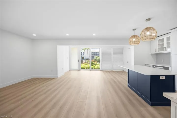 333 Harbour Dr 109, Naples, Florida 34103