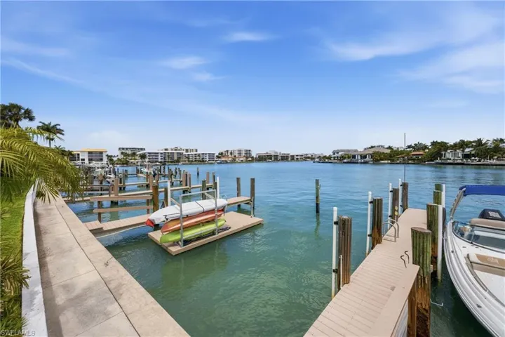 333 Harbour Dr 109, Naples, Florida 34103