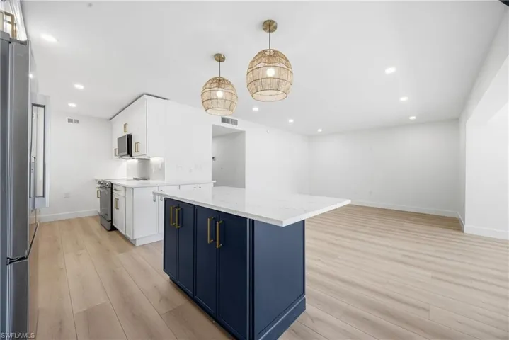 333 Harbour Dr 109, Naples, Florida 34103