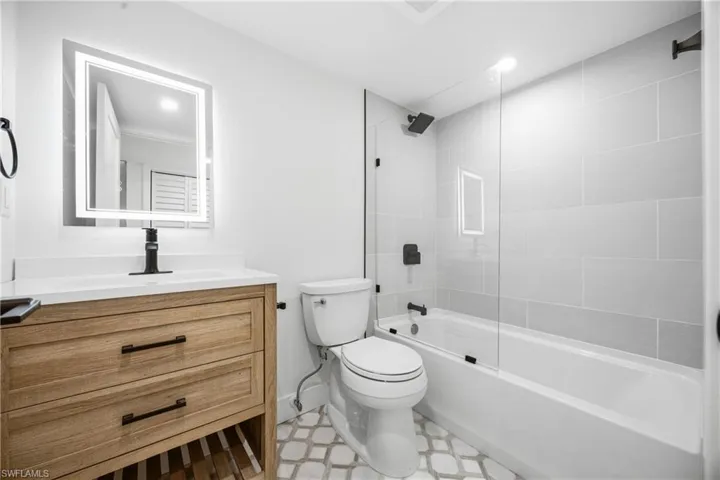 333 Harbour Dr 109, Naples, Florida 34103