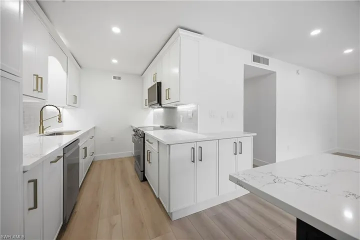 333 Harbour Dr 109, Naples, Florida 34103