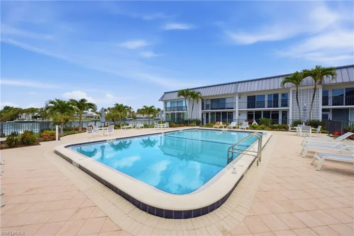 333 Harbour Dr 109, Naples, Florida 34103
