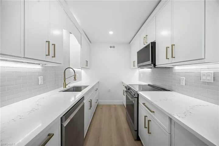 333 Harbour Dr 109, Naples, Florida 34103