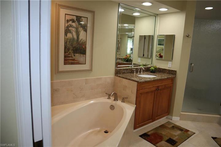 Primary Bath with Seperate Tub/Shower
