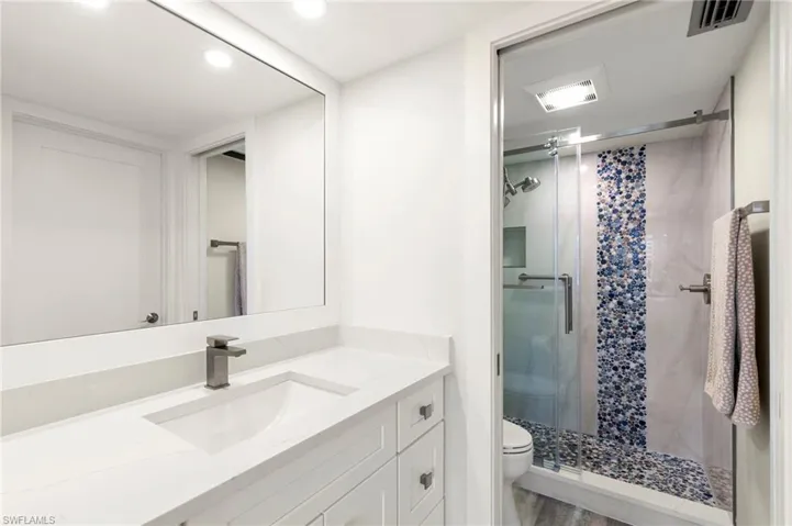 An en-suite primary bathroom