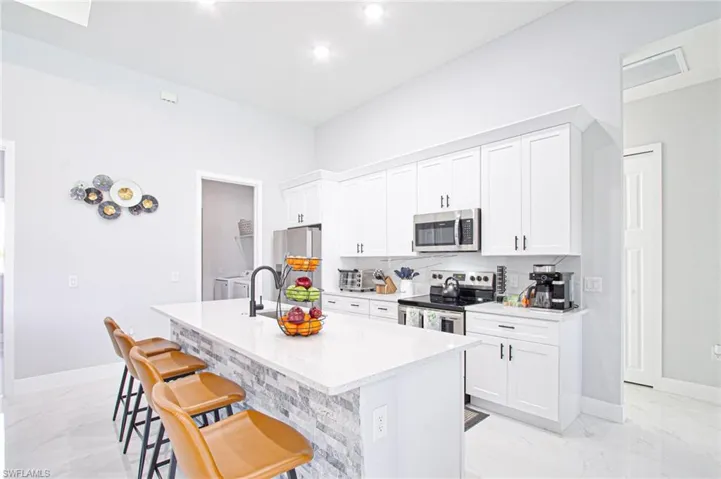 836 NE 6th  PL, Cape Coral, FL 33909