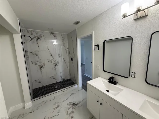 5248 Confederate Dr, Naples, Florida 34113