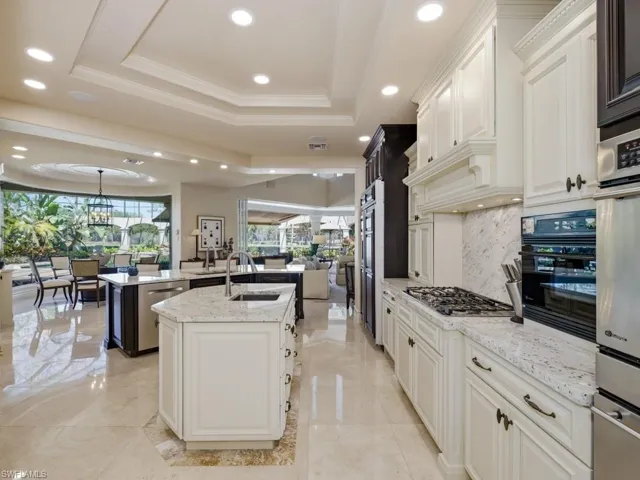 Premium Eat-in Kitchen
