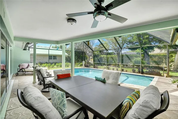 Dining area on lanai
