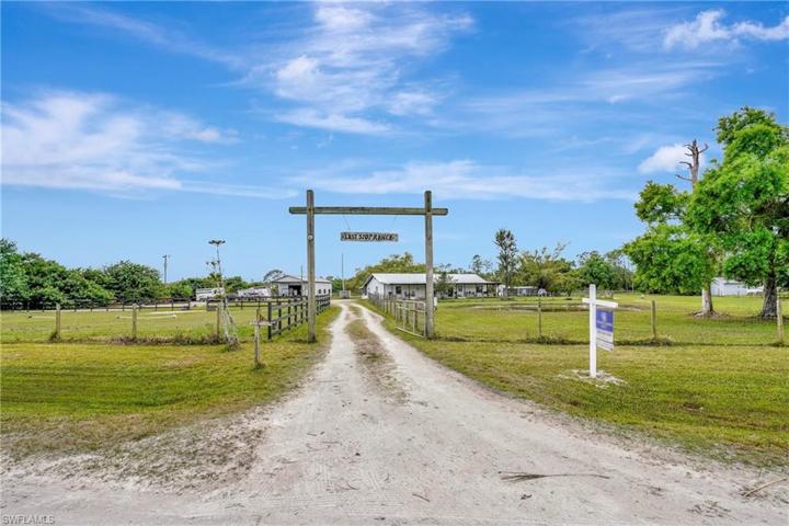 8200  Dosonte  LN, North Fort Myers, FL 33917