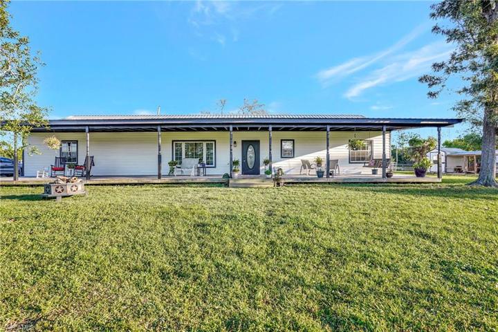 8200  Dosonte  LN, North Fort Myers, FL 33917