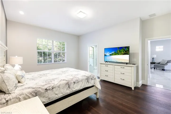 One can easily create a sitting/lounging space in this oversized MBR