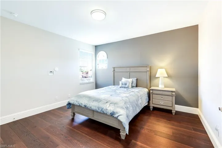 Gst Ensuite 1-on second floor w/lge walk in closet -overlooking the Courtyard