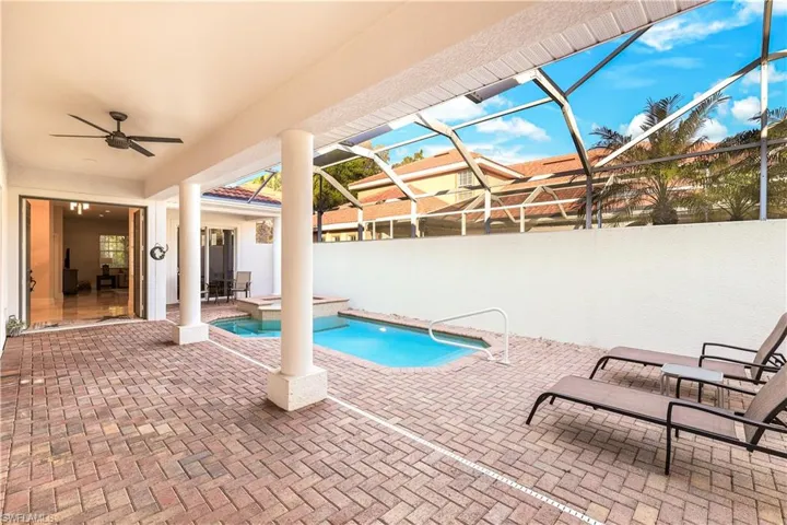 This space provides many set up and sitting options