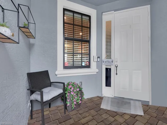 Screened Front Entry