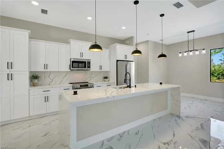 212  Fairway  RD, Rotonda West, FL 33947