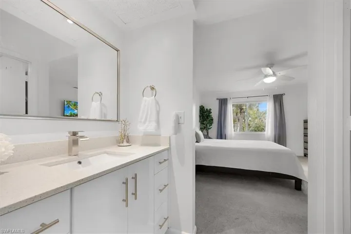 4100  Looking Glass  LN, Naples, FL 34112