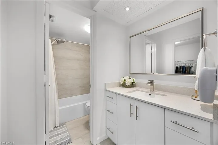 4100  Looking Glass  LN, Naples, FL 34112