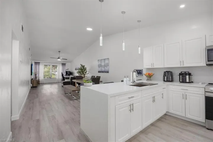 4100  Looking Glass  LN, Naples, FL 34112