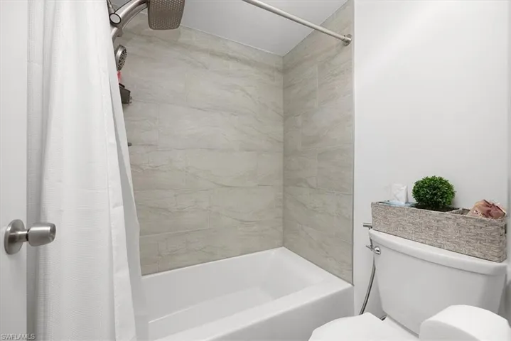 4100  Looking Glass  LN, Naples, FL 34112