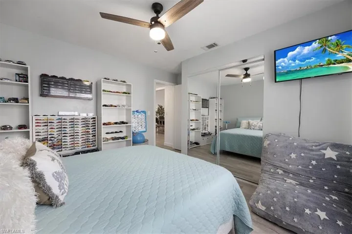 4100  Looking Glass  LN, Naples, FL 34112