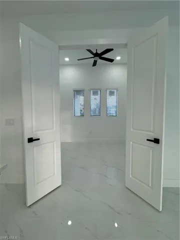 Empty room with ceiling fan
