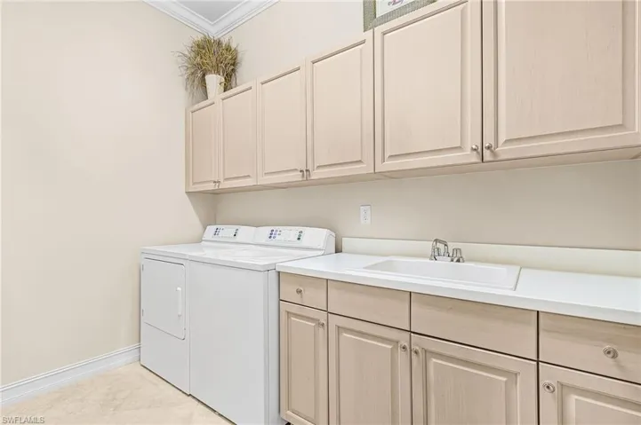 9006 Shenendoah Cir, Naples, Florida 34113