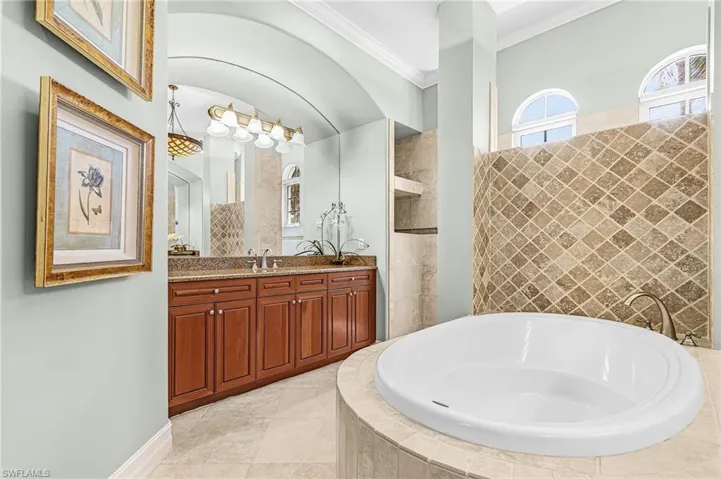 9006 Shenendoah Cir, Naples, Florida 34113