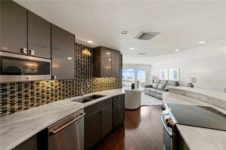 3443  Gulf Shore N BLVD, Naples, FL 34103