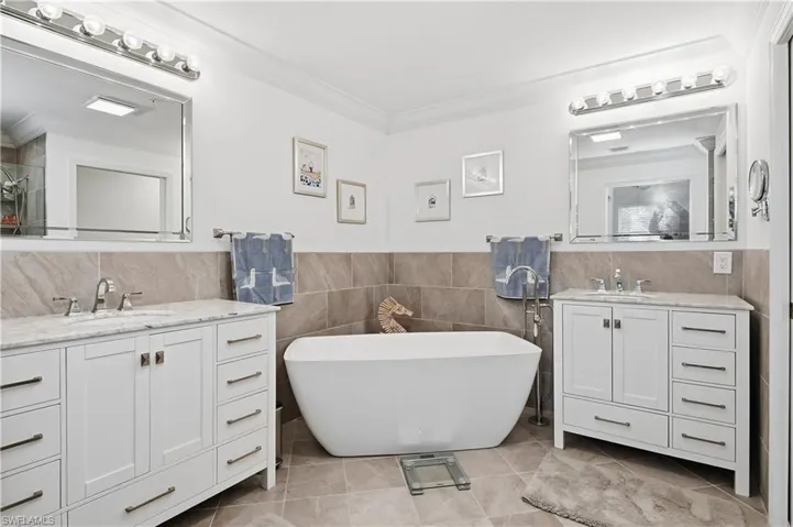 3981  Bishopwood E CT, Naples, FL 34114