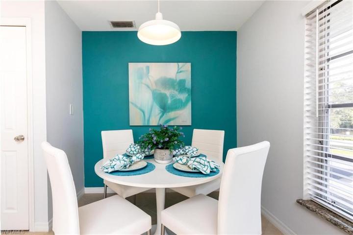 Super cute eat-in kitchen.