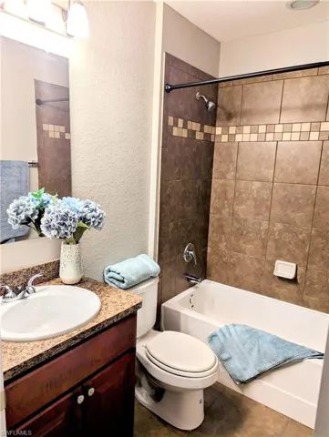 Private En Suite Guest Bath