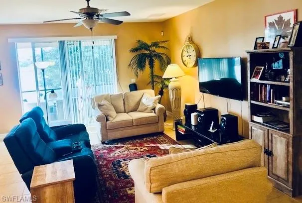Living room with a ceiling fan