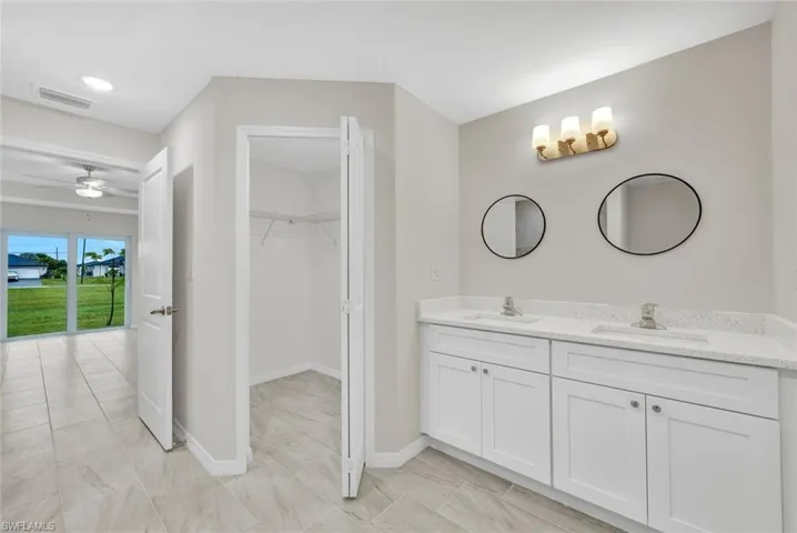 owner's ensuite bath/bano principal