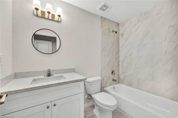 third guest bathroom/tercer bano de invitados
