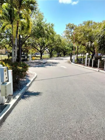 Entry to Granada Lakes