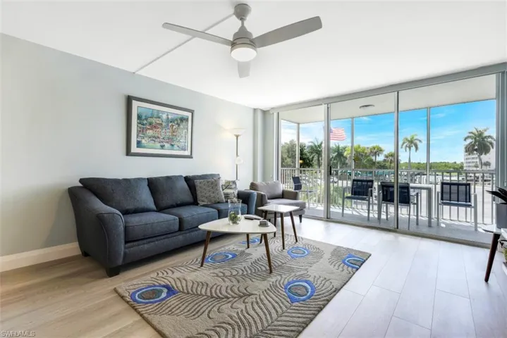 5  Bluebill  AVE, Naples, FL 34108