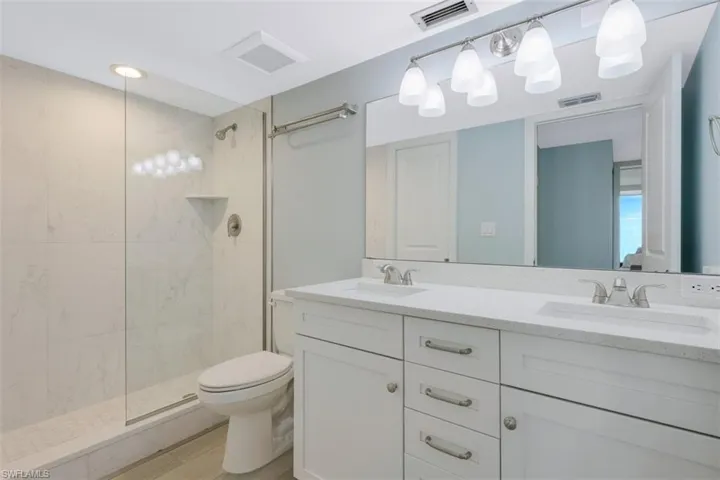5  Bluebill  AVE, Naples, FL 34108