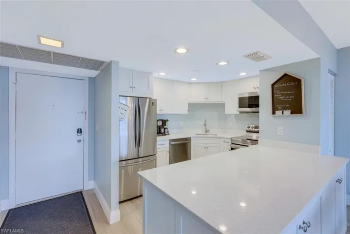 5  Bluebill  AVE, Naples, FL 34108