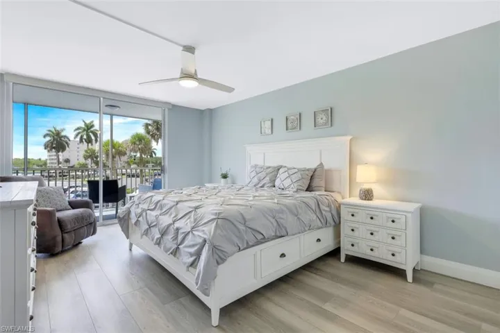 5  Bluebill  AVE, Naples, FL 34108