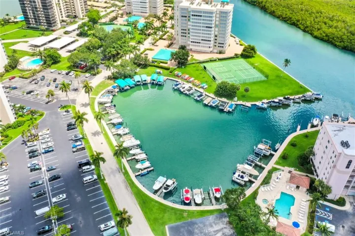 5  Bluebill  AVE, Naples, FL 34108