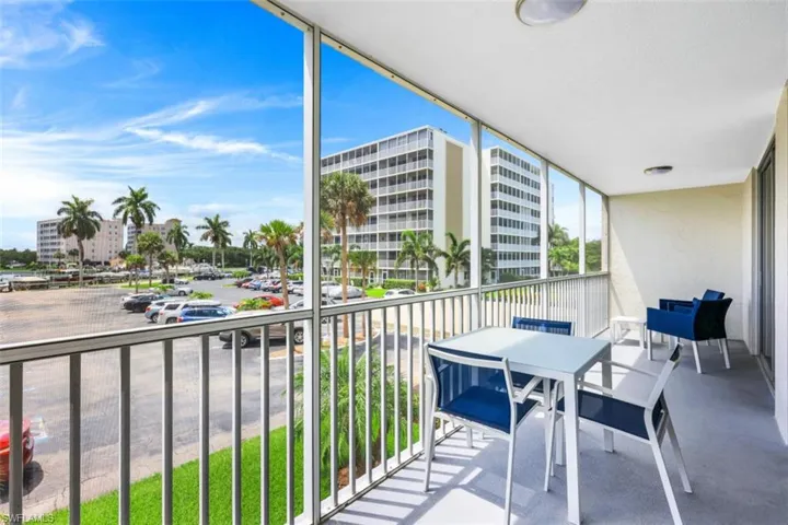 5  Bluebill  AVE, Naples, FL 34108
