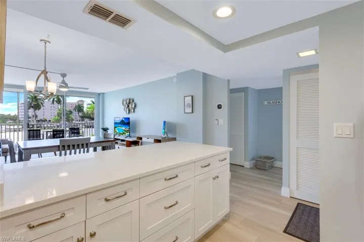 5  Bluebill  AVE, Naples, FL 34108
