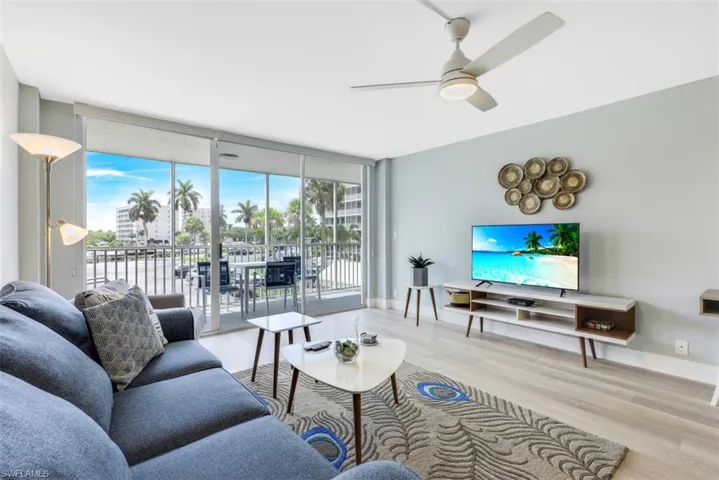 5  Bluebill  AVE, Naples, FL 34108