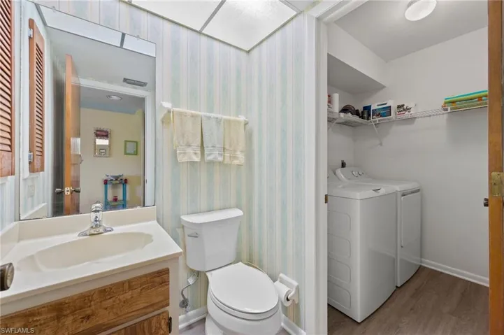 1/2 bath downstairs with walk-in laundry room