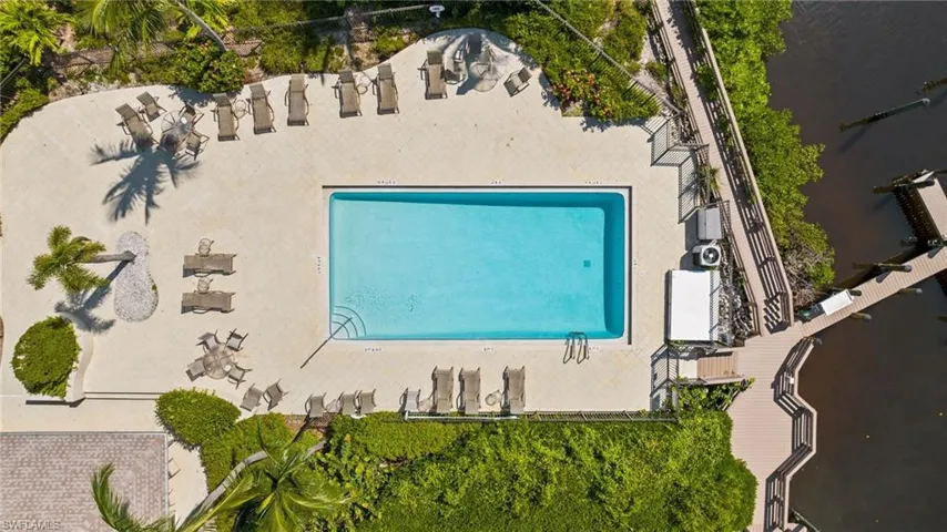 Overhead pool 1 shot