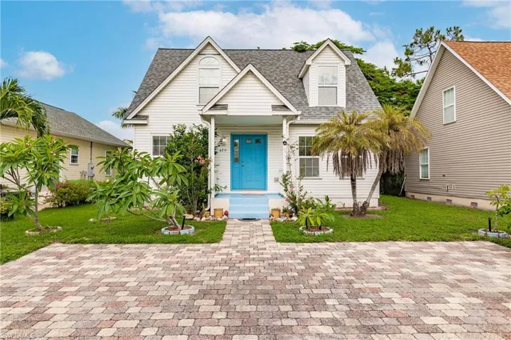 View of front of home featuring a front lawn