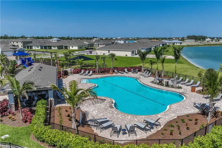 390 Spring Hill Lake Loop, Cape Coral Fl 33993